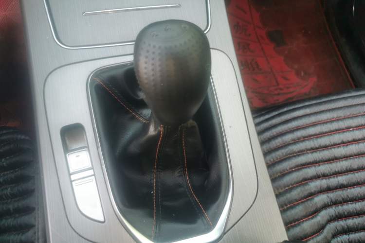 Used CHANGAN OSHAN X7 2020 1.5T Manual Elite Edition Gear Lever