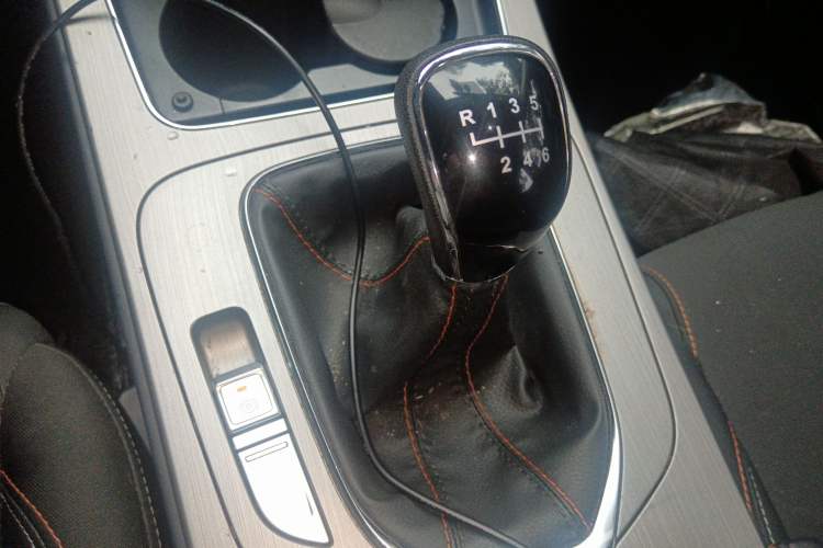 Used CHANGAN OSHAN X7 2020 1.5T Manual Elite Edition Gear Lever