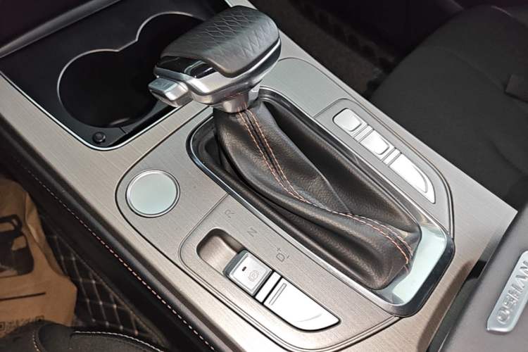 Used CHANGAN OSHAN X7 2020 1.5T Automatic Elite Edition Gear Lever