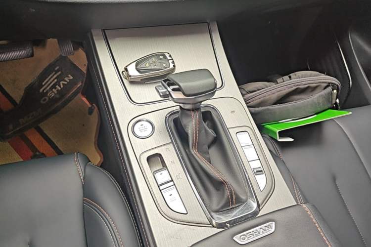 Used CHANGAN OSHAN X7 2020 1.5T Automatic Luxury Model Gear Lever