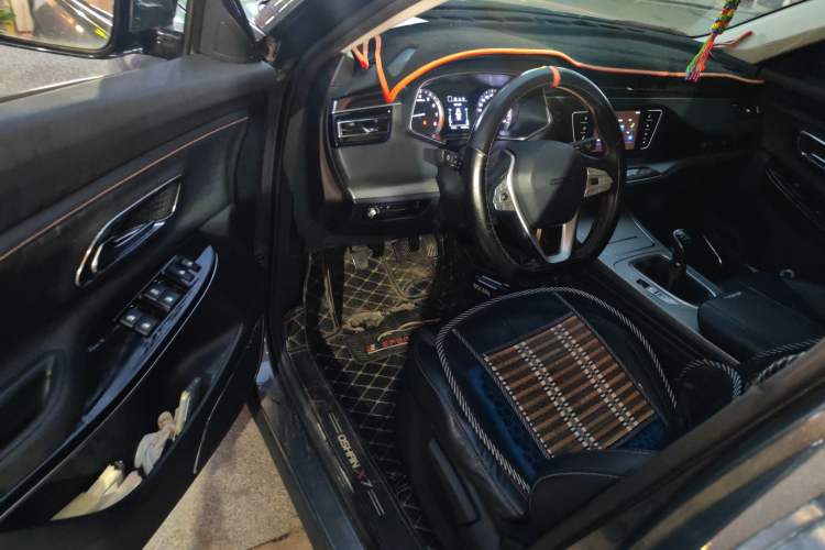 Used CHANGAN OSHAN X7 2020 1.5T Manual Luxury Version Interior 3
