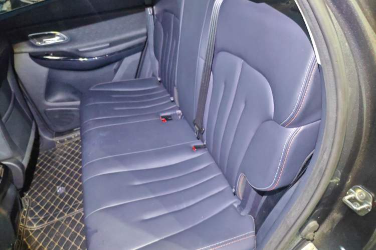 Used CHANGAN OSHAN X7 2020 1.5T Manual Luxury Version Interior 4