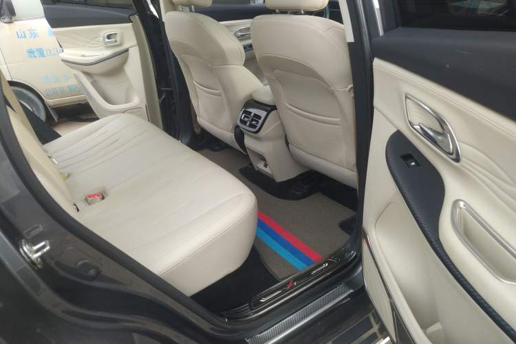 Used CHANGAN OSHAN X7 2020 1.5T Automatic Flagship Edition Interior 8