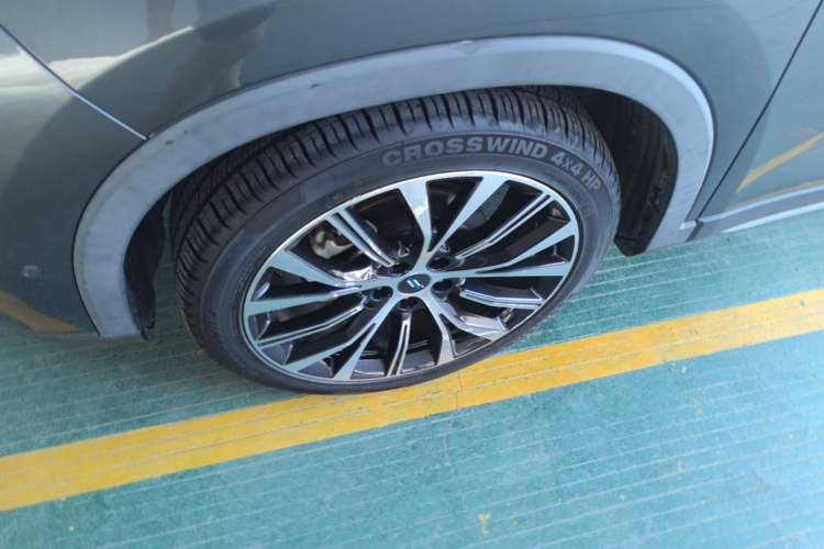 Used CHANGAN OSHAN X7 2020 1.5T Automatic Parking with Facial Recognition – Spacey & Carefree Edition Left Front Wheel Hub