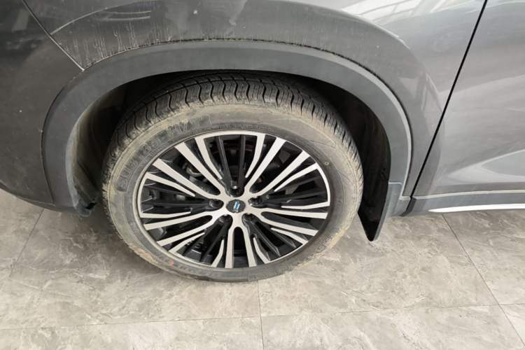 Used CHANGAN OSHAN X7 2020 1.5T Automatic Luxury Model Left Front Wheel Hub