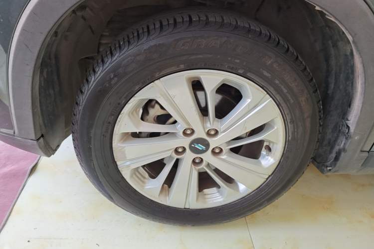 Used CHANGAN OSHAN X7 2020 1.5T Manual Luxury Version Left Front Wheel Hub