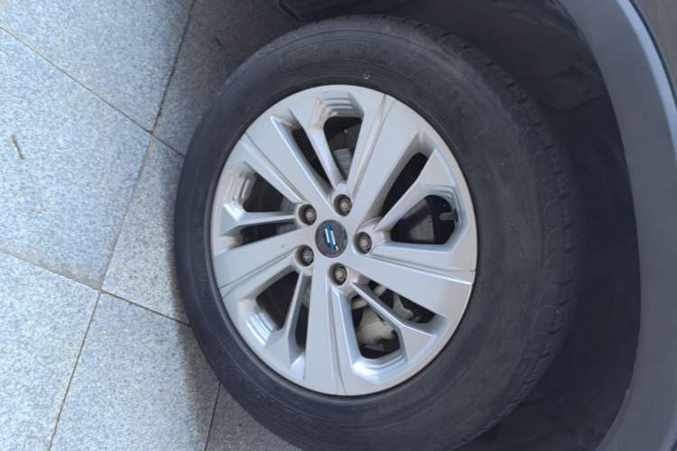 Used CHANGAN OSHAN X7 2020 1.5T Manual Luxury Version Left Front Wheel Hub
