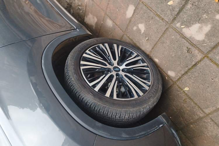 Used CHANGAN OSHAN X7 2020 1.5T Automatic Luxury Model Left Front Wheel Hub