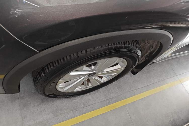Used CHANGAN OSHAN X7 2020 1.5T Automatic Elite Edition Left Front Wheel Hub