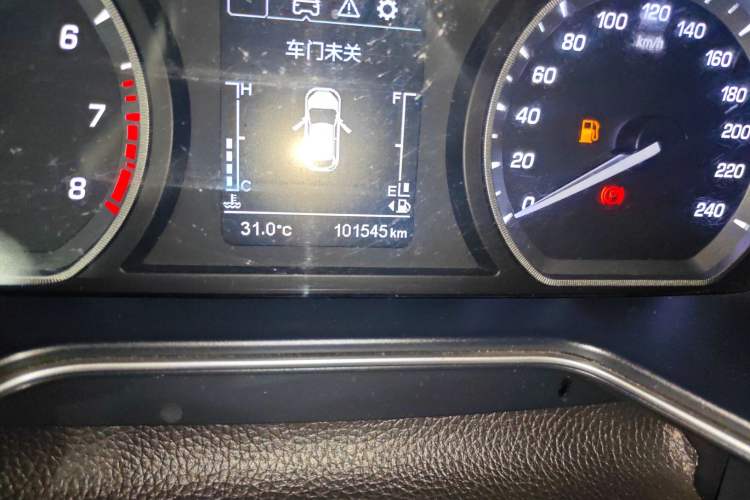 Used CHANGAN OSHAN X7 2020 1.5T Manual Luxury Version Odometer Close Up