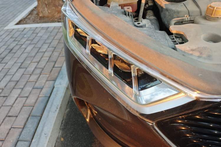 Used CHANGAN OSHAN X7 2020 1.5T Automatic Prestige Edition Right Front Headlight