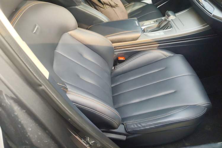 Used CHANGAN OSHAN X7 2020 1.5T Automatic Luxury Version Right Front Seat