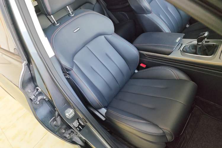 Used CHANGAN OSHAN X7 2020 1.5T Manual Luxury Version Right Front Seat
