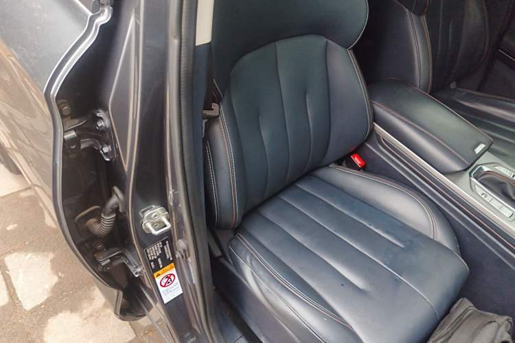 Used CHANGAN OSHAN X7 2020 1.5T Automatic Luxury Model Right Front Seat