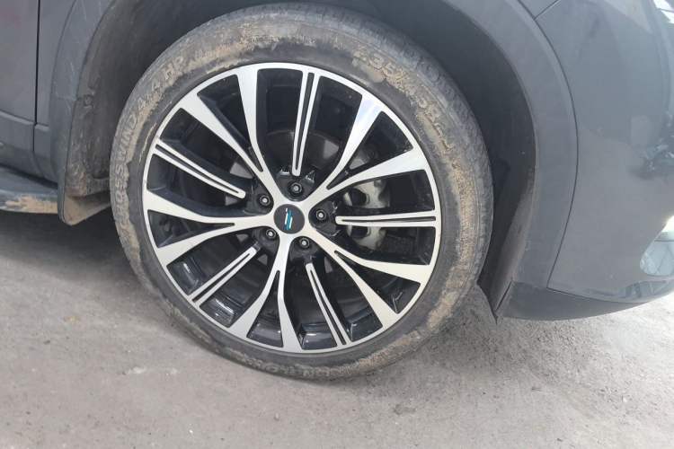 Used CHANGAN OSHAN X7 2020 1.5T Automatic Flagship Edition Right Front Wheel Hub
