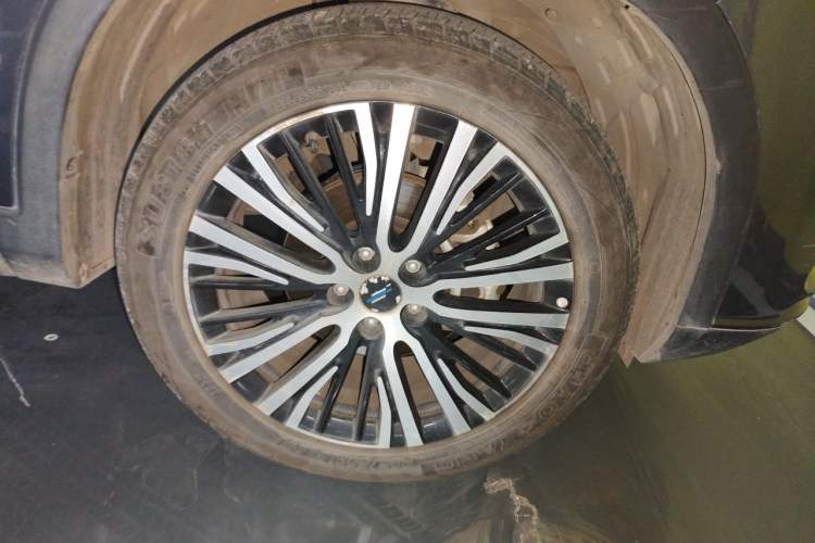 Used CHANGAN OSHAN X7 2020 1.5T Automatic Luxury Version Right Front Wheel Hub