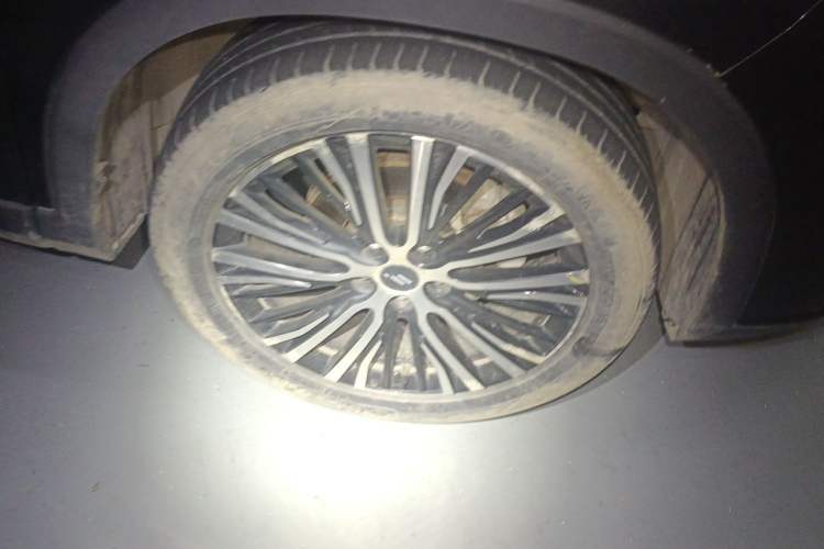 Used CHANGAN OSHAN X7 2020 1.5T Automatic Luxury Version Right Front Wheel Hub