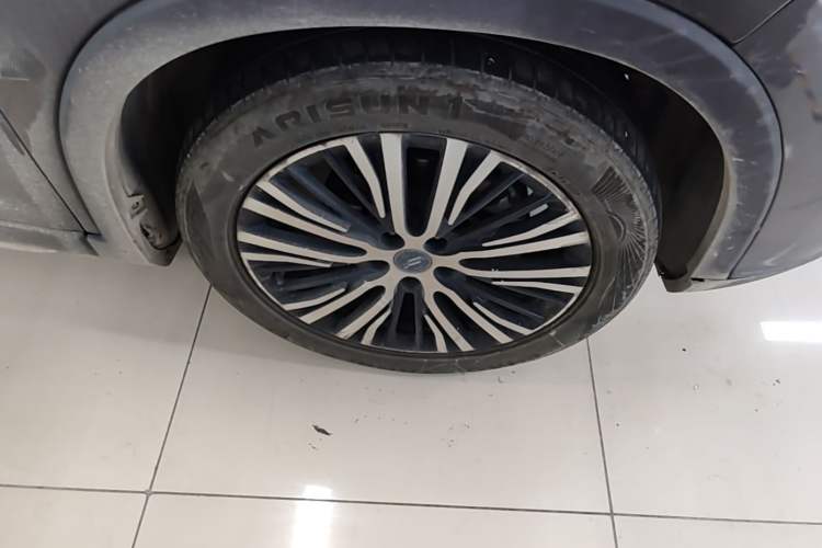 Used CHANGAN OSHAN X7 2020 1.5T Automatic Prestige Edition Right Front Wheel Hub