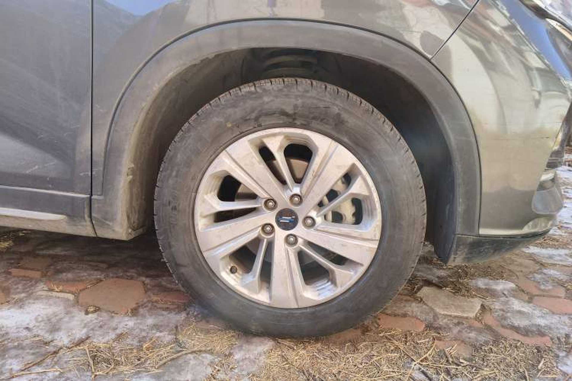 Used CHANGAN OSHAN X7 2020 1.5T Automatic Elite Edition Right Front Wheel Hub