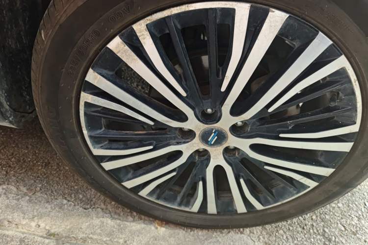 Used CHANGAN OSHAN X7 2020 1.5T Automatic Prestige Edition Right Front Wheel Hub