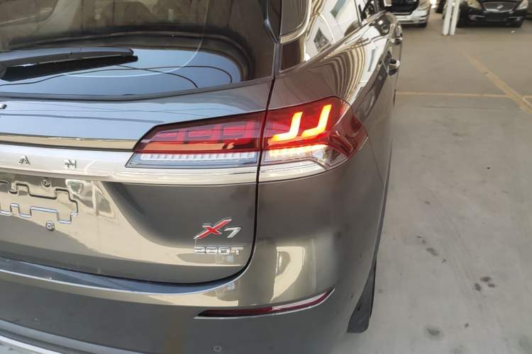 Used CHANGAN OSHAN X7 2020 1.5T Automatic Prestige Edition Right Rear Taillight