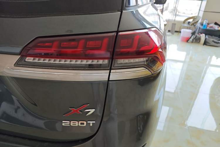 Used CHANGAN OSHAN X7 2020 1.5T Manual Luxury Version Right Rear Taillight