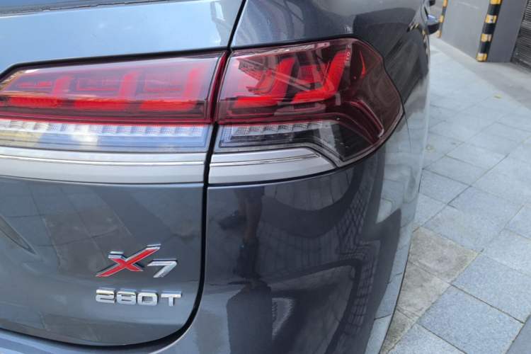 Used CHANGAN OSHAN X7 2020 1.5T Manual Luxury Version Right Rear Taillight