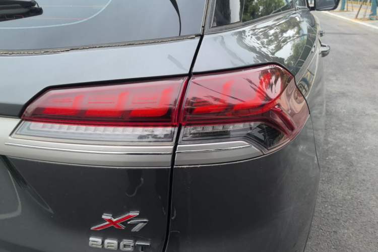 Used CHANGAN OSHAN X7 2020 1.5T Automatic Luxury Version Right Rear Taillight