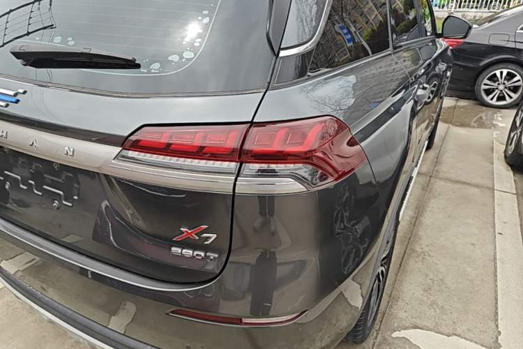 Used CHANGAN OSHAN X7 2020 1.5T Automatic Luxury Model Right Rear Taillight
