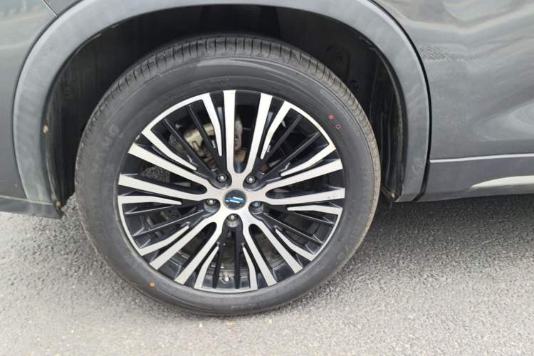 Used CHANGAN OSHAN X7 2020 1.5T Automatic Luxury Version Right Rear Wheel Hub