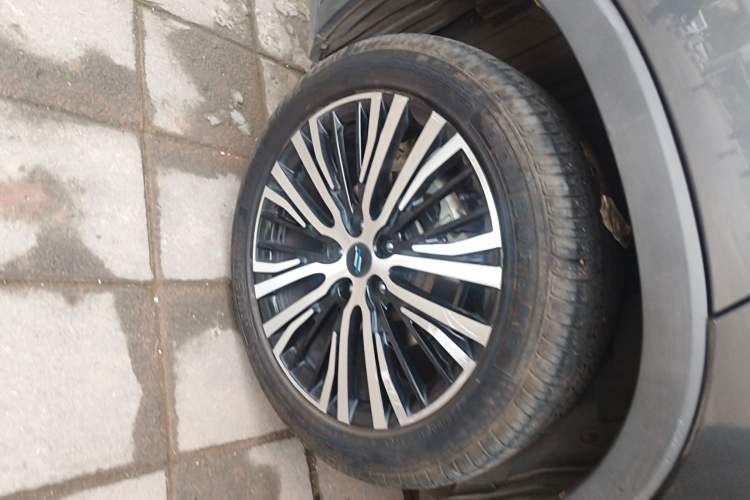 Used CHANGAN OSHAN X7 2020 1.5T Automatic Luxury Model Right Rear Wheel Hub