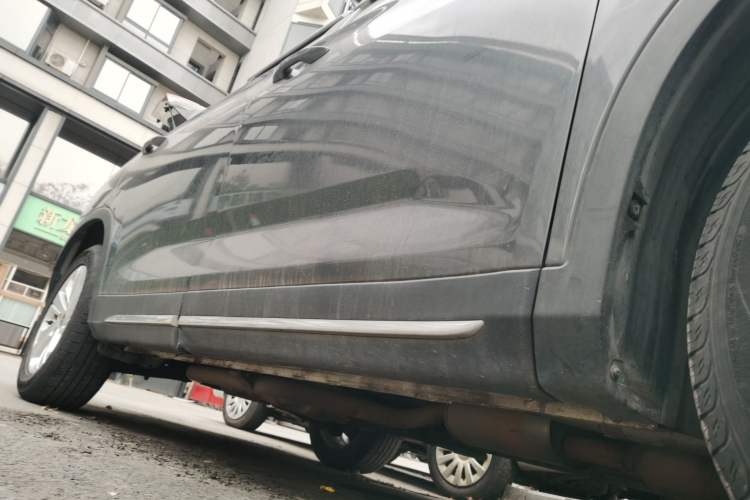 Used CHANGAN OSHAN X7 2020 1.5T Manual Elite Edition Right Side Sill