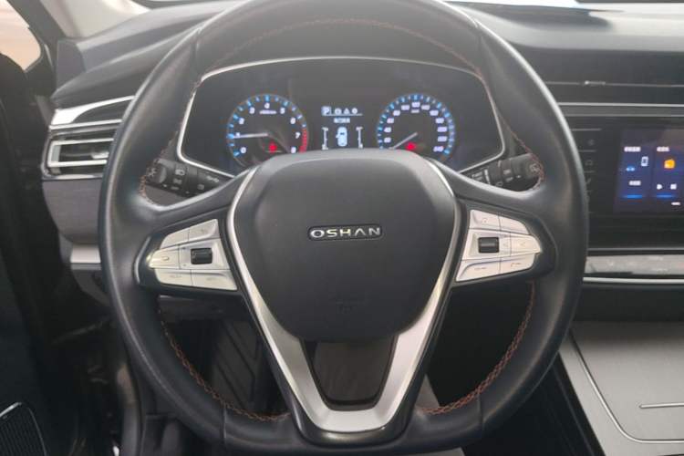 Used CHANGAN OSHAN X7 2020 1.5T Automatic Luxury Version Steering Wheel