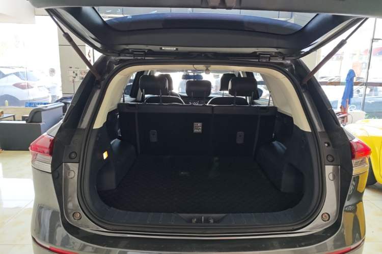 Used CHANGAN OSHAN X7 2020 1.5T Manual Luxury Version Trunk