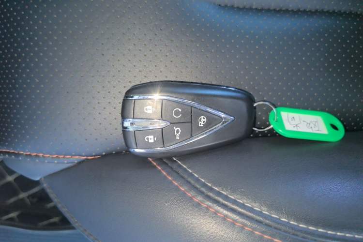 Used CHANGAN OSHAN X7 2020 1.5T Automatic Parking with Facial Recognition – Spacey & Carefree Edition Vehicle Key