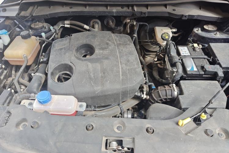 Used CHANGAN OSHAN X7 2020 1.5T Manual Luxury Version Engine Bay