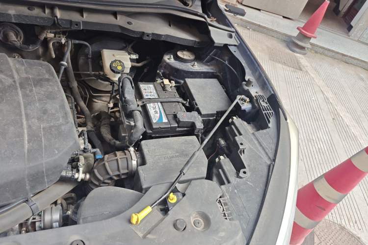 Used CHANGAN OSHAN X7 2020 1.5T Manual Luxury Version Engine Bay Left