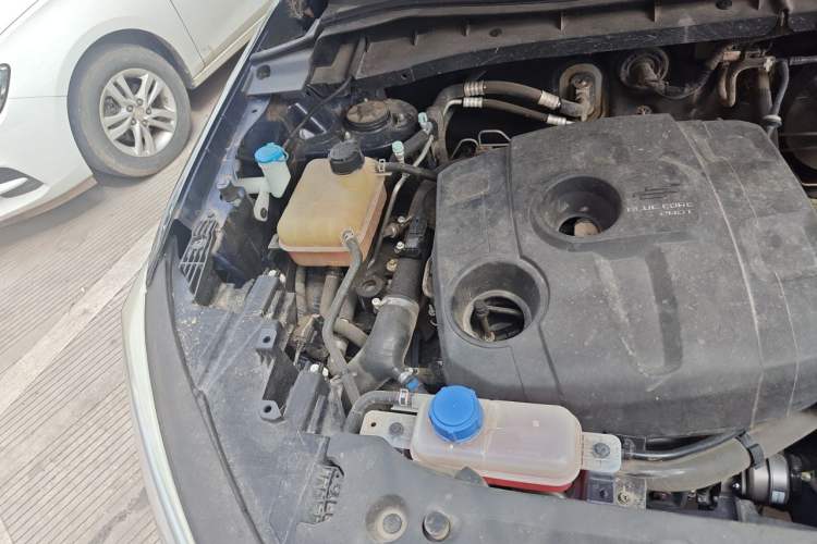 Used CHANGAN OSHAN X7 2020 1.5T Manual Luxury Version Engine Bay Right