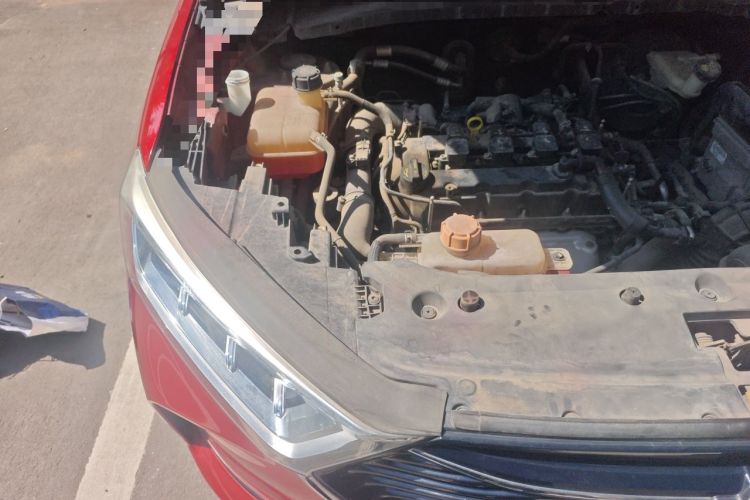 Used CHANGAN OSHAN X7 2020 1.5T Automatic Elite Edition Engine Bay Right