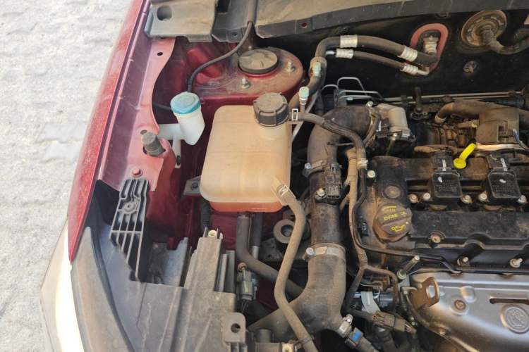 Used CHANGAN OSHAN X7 2020 1.5T Automatic Elite Edition Engine Bay Right
