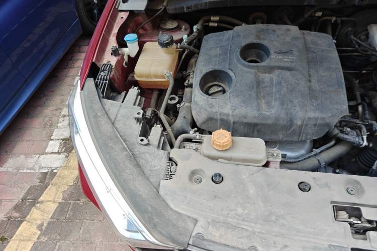 Used CHANGAN OSHAN X7 2020 1.5T Automatic Prestige Edition Engine Bay Right