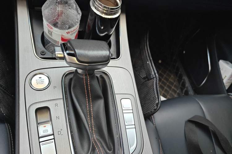 Used CHANGAN OSHAN X7 2020 1.5T Automatic Prestige Edition Gear Lever