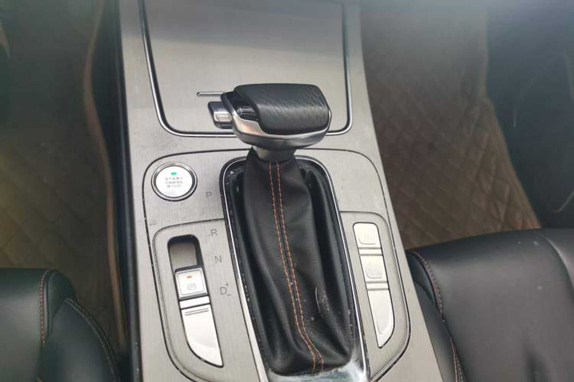 Used CHANGAN OSHAN X7 2020 1.5T Automatic Prestige Edition Gear Lever