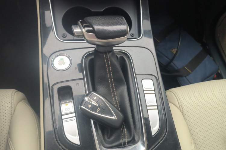 Used CHANGAN OSHAN X7 2020 1.5T Automatic Flagship Edition Gear Lever