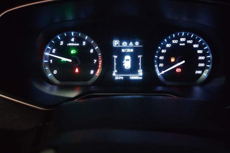 Used CHANGAN OSHAN X7 2020 1.5T Automatic Luxury Version Odometer Close Up