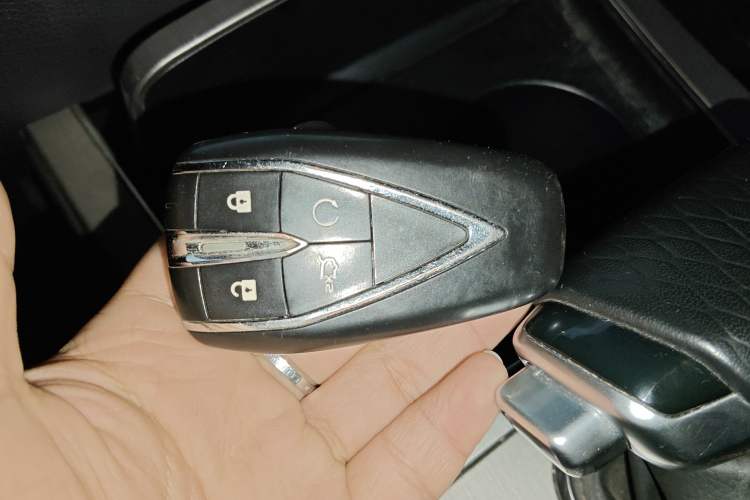 Used CHANGAN OSHAN X7 2020 1.5T Automatic Luxury Model Vehicle Key
