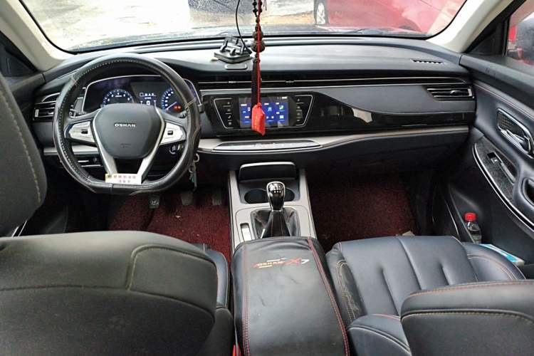 Used CHANGAN OSHAN X7 2020 1.5T Manual Luxury Version Center Console