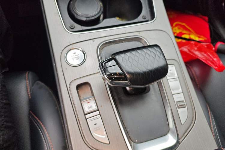 Used CHANGAN OSHAN X7 2020 1.5T Automatic Parking with Facial Recognition – Spacey & Carefree Edition Gear Lever