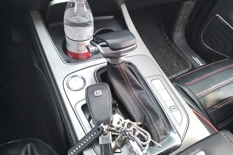 Used CHANGAN OSHAN X7 2020 1.5T Automatic Prestige Edition Gear Lever