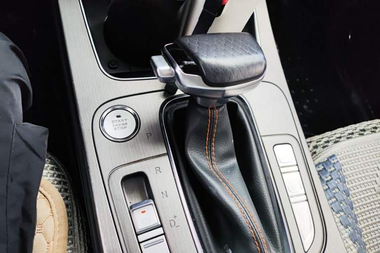 Used CHANGAN OSHAN X7 2020 1.5T Automatic Prestige Edition Gear Lever